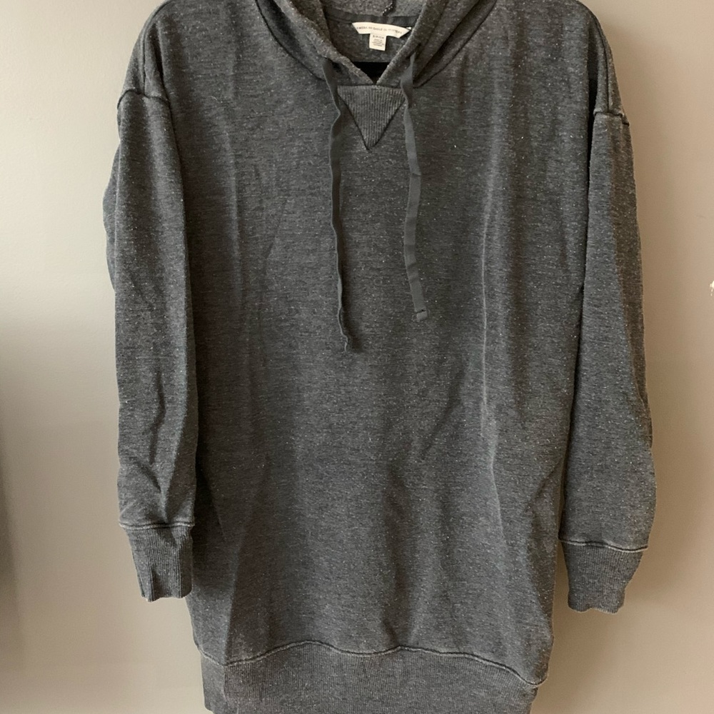 Long sweatshirt.